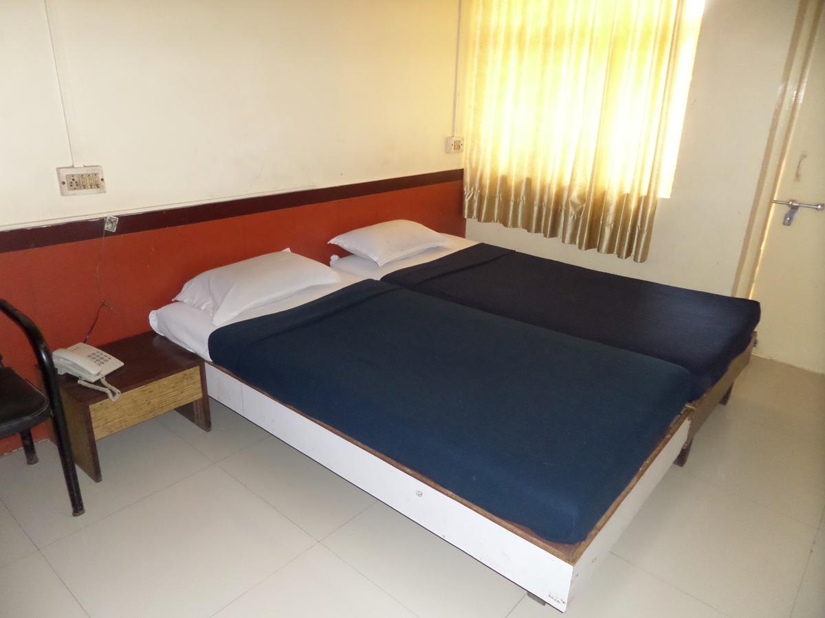 Hotel Sadanand Sangli Екстер'єр фото