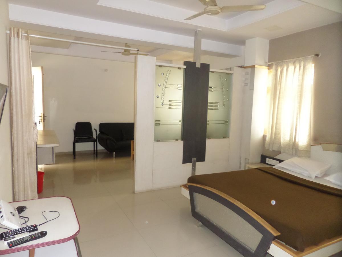 Hotel Sadanand Sangli Екстер'єр фото