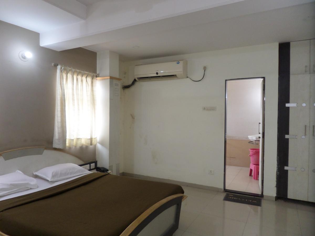 Hotel Sadanand Sangli Екстер'єр фото