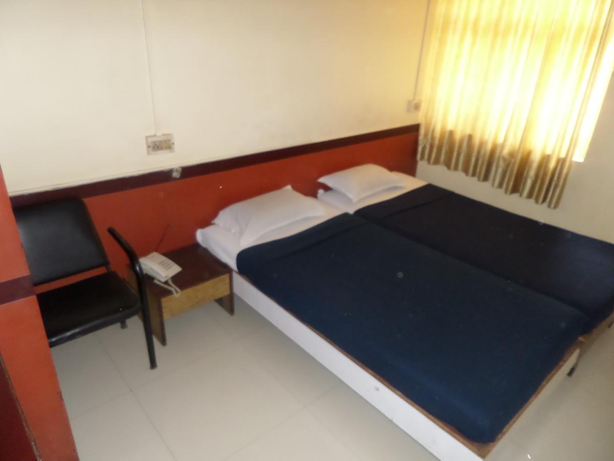 Hotel Sadanand Sangli Екстер'єр фото