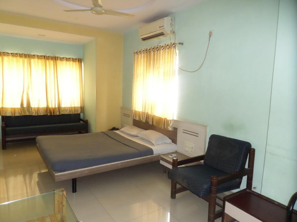 Hotel Sadanand Sangli Екстер'єр фото