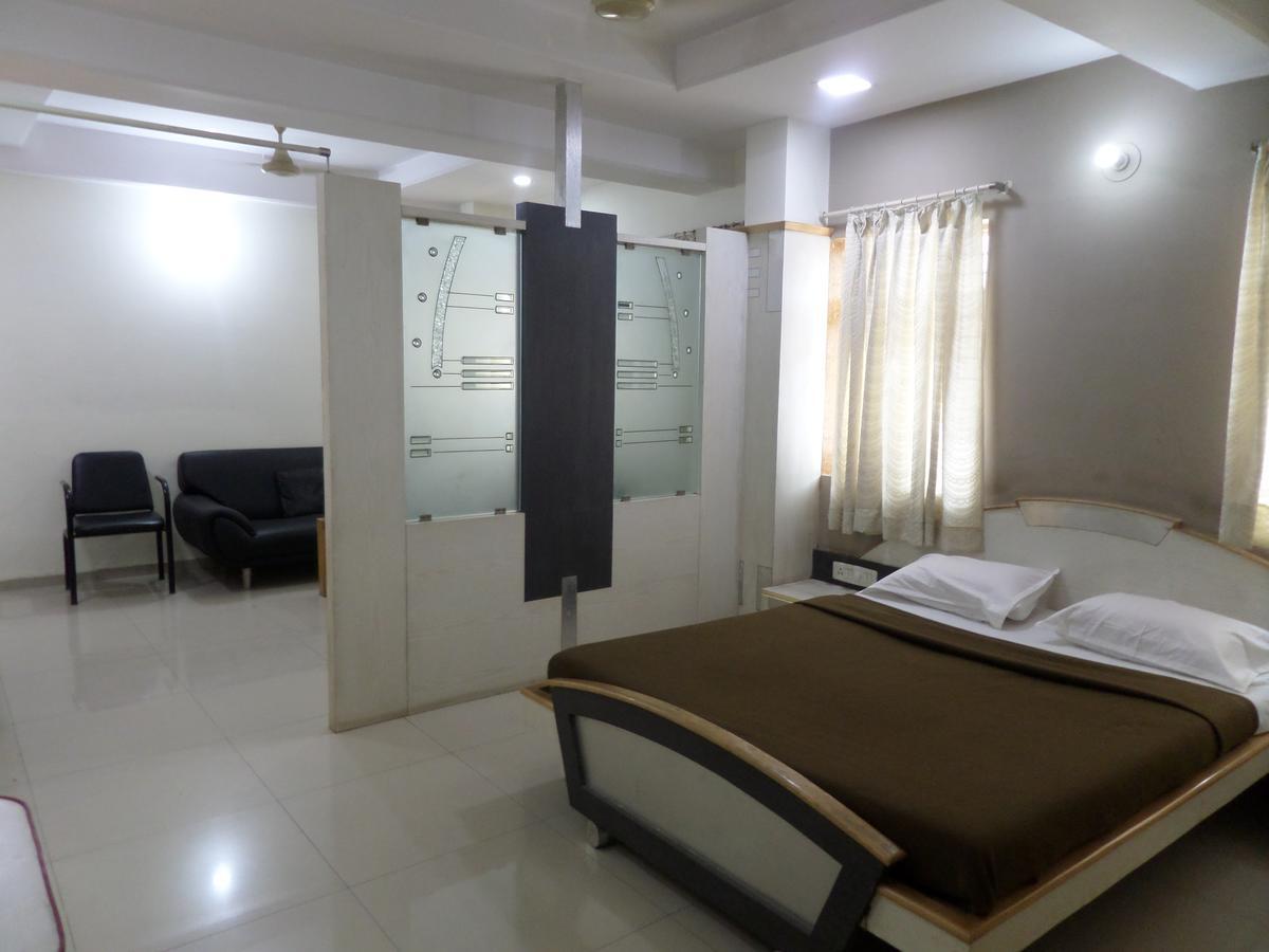 Hotel Sadanand Sangli Екстер'єр фото