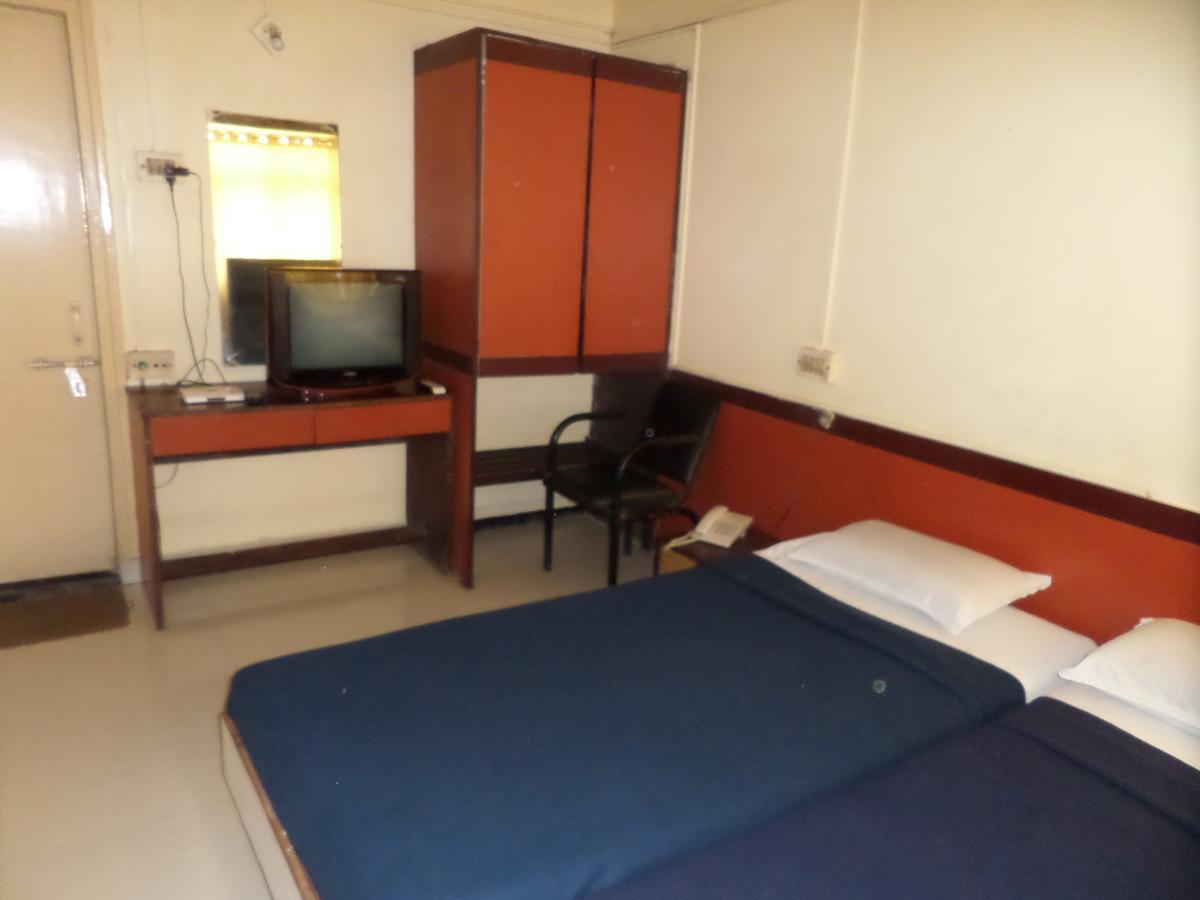 Hotel Sadanand Sangli Екстер'єр фото